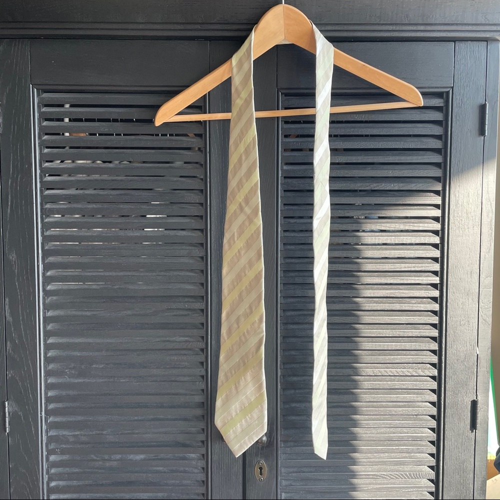 Hugo boss silk tie, cream and green stripe